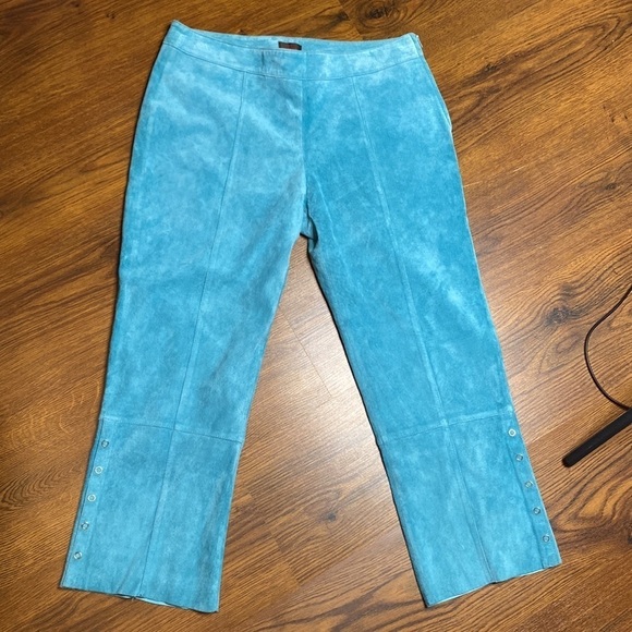 🌷 Danier 🌷 Suede Leather  Aqua Blue Capri Pants - Picture 2 of 8